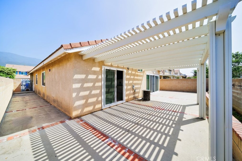 15023 Fox Rdg Dr, Fontana CA 92336-1103 exterior