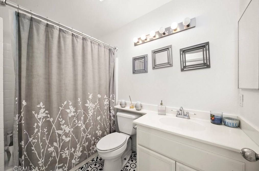 15023 Fox Rdg Dr, Fontana CA 92336-1103 exterior