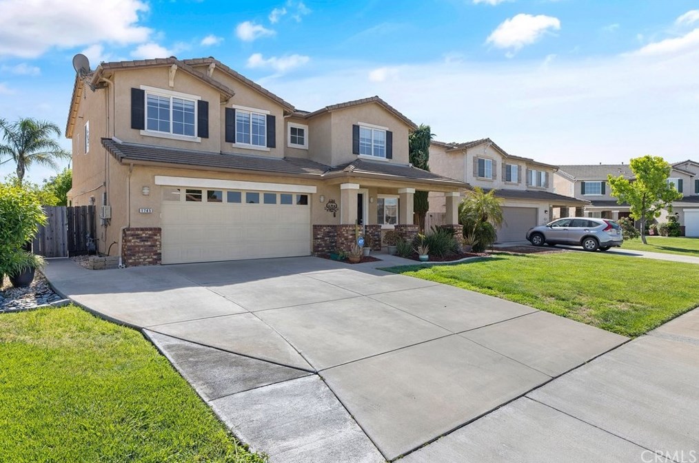 1745 N Napa Dr, Hanford, CA 93230