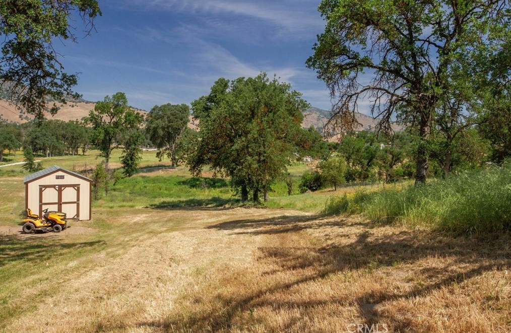 31007 Ruth Hill Rd, Orange Cove CA  93675-9332 exterior