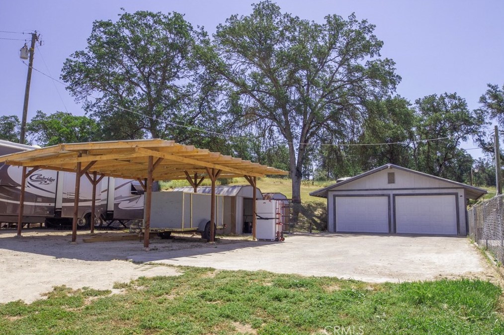 31007 Ruth Hill Rd, Orange Cove CA  93675-9332 exterior