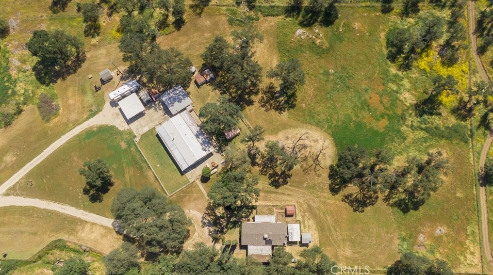 31007 Ruth Hill Rd, Orange Cove CA  93675-9332 exterior