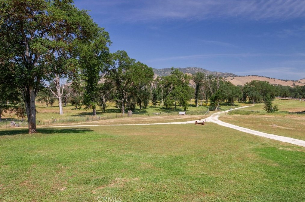31007 Ruth Hill Rd, Orange Cove CA  93675-9332 exterior
