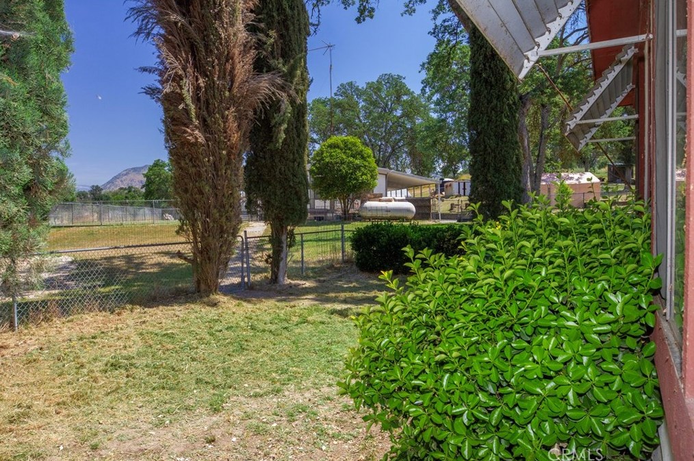 31007 Ruth Hill Rd, Orange Cove CA  93675-9332 exterior