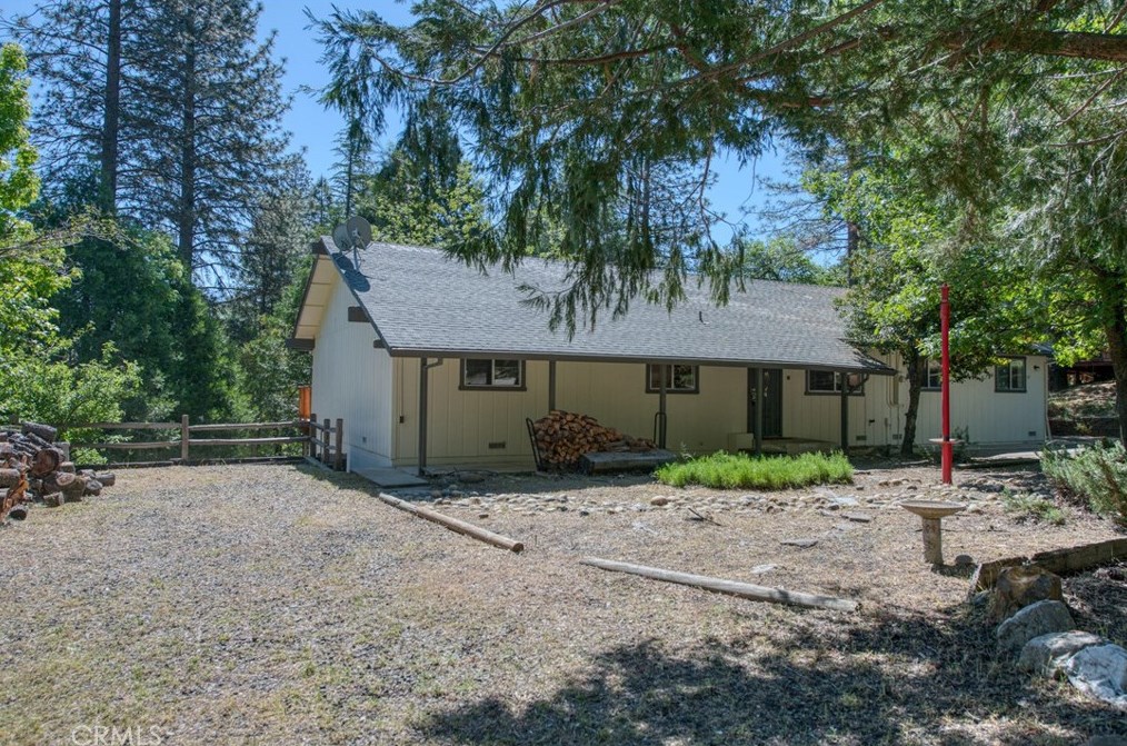 35913 Highland Dr, Bass Lake, CA 93669-9722