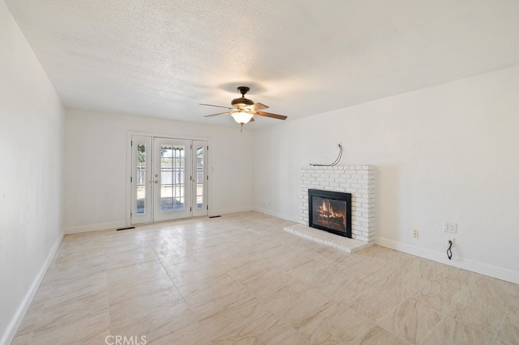 1459 Winery Ave, Fresno, CA 93727-1848