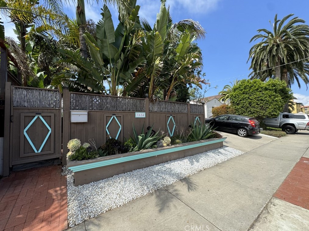1614 Emerald St, San Diego, CA 92109