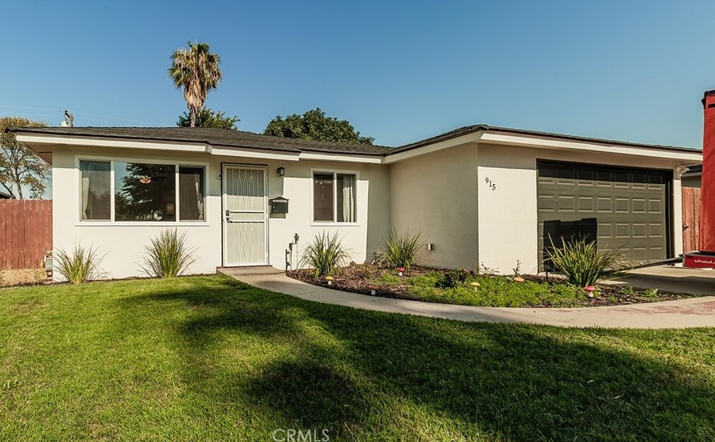 915 Cole Ave, Clovis, CA 93612
