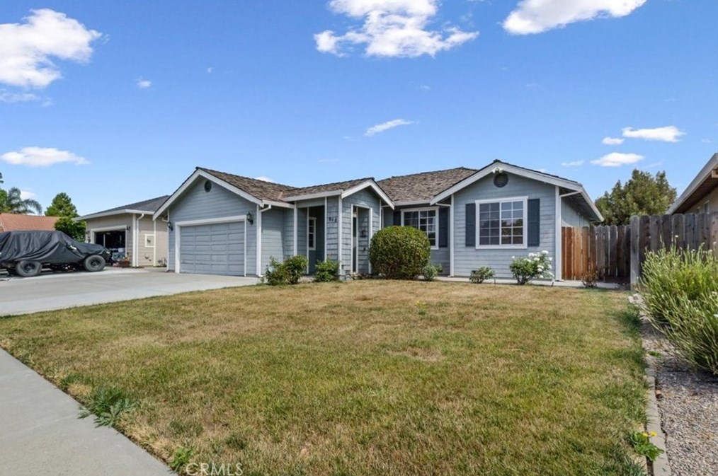 940 Apricot Ln, Hollister, CA 95023