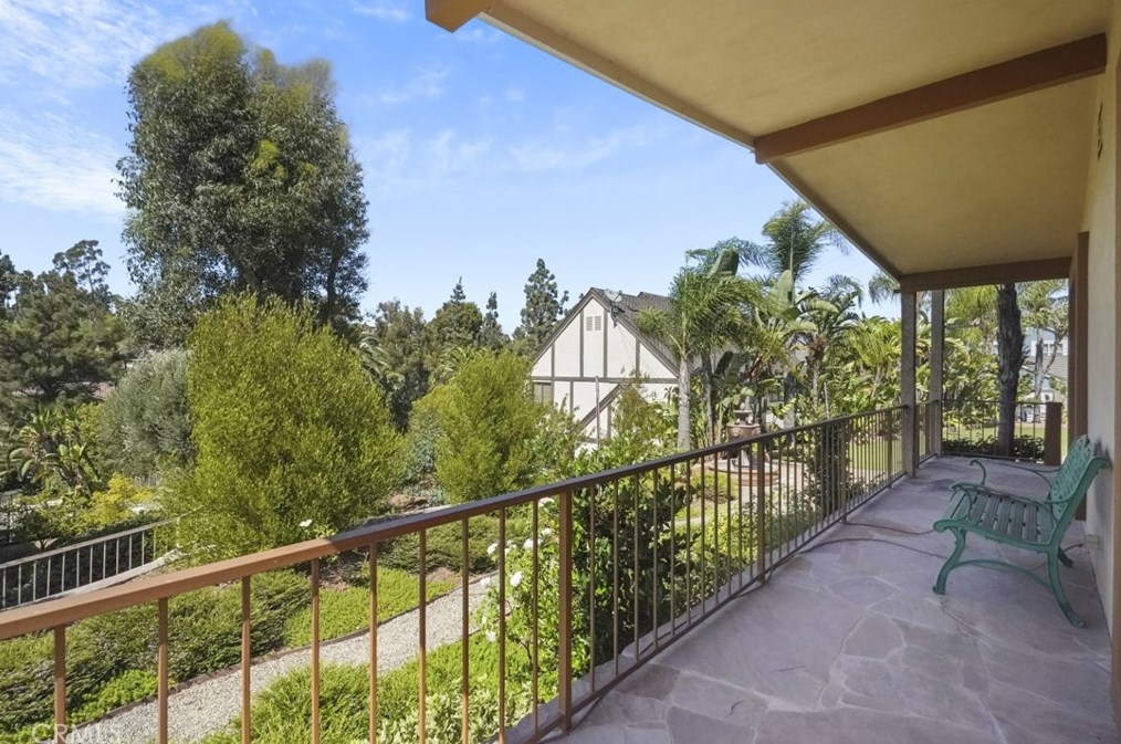473 Country Hill Rd, Anaheim CA  92808-1353 exterior