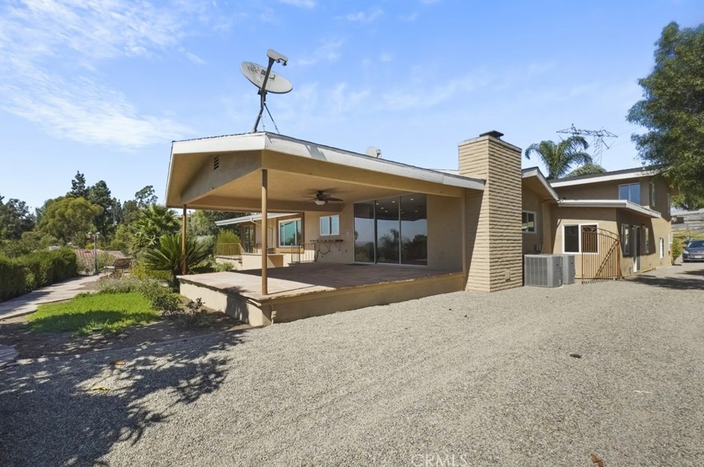 473 Country Hill Rd, Anaheim CA  92808-1353 exterior
