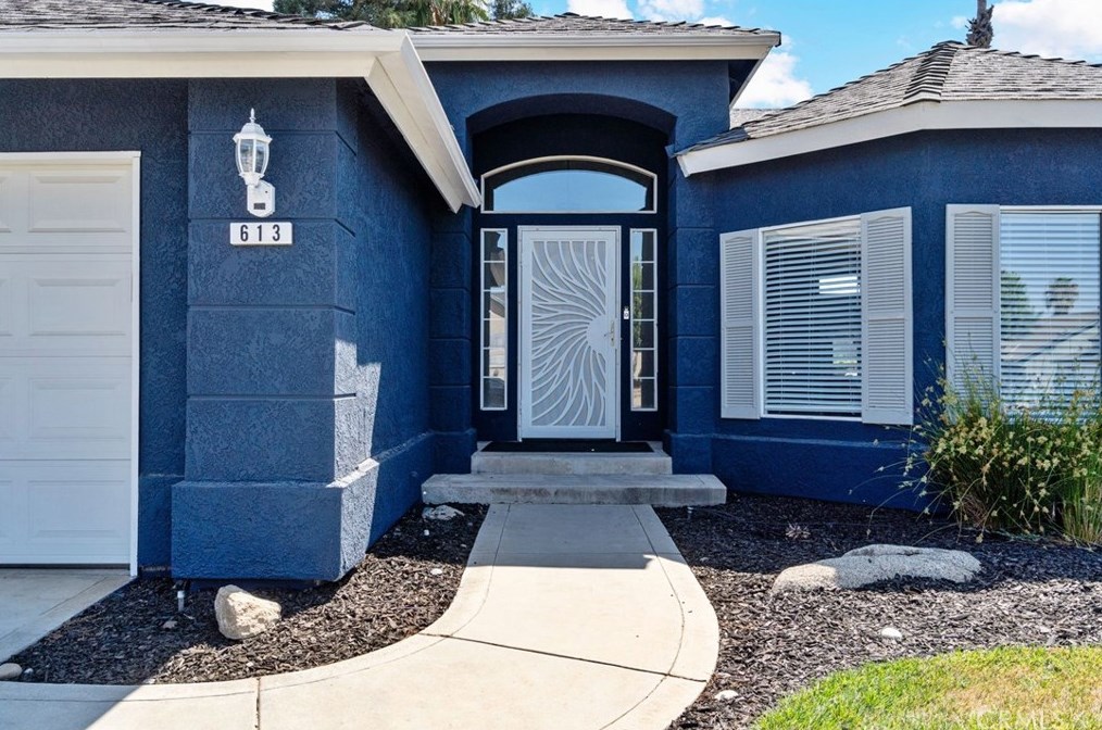 613 N Homsy Ave, Clovis, CA 93611