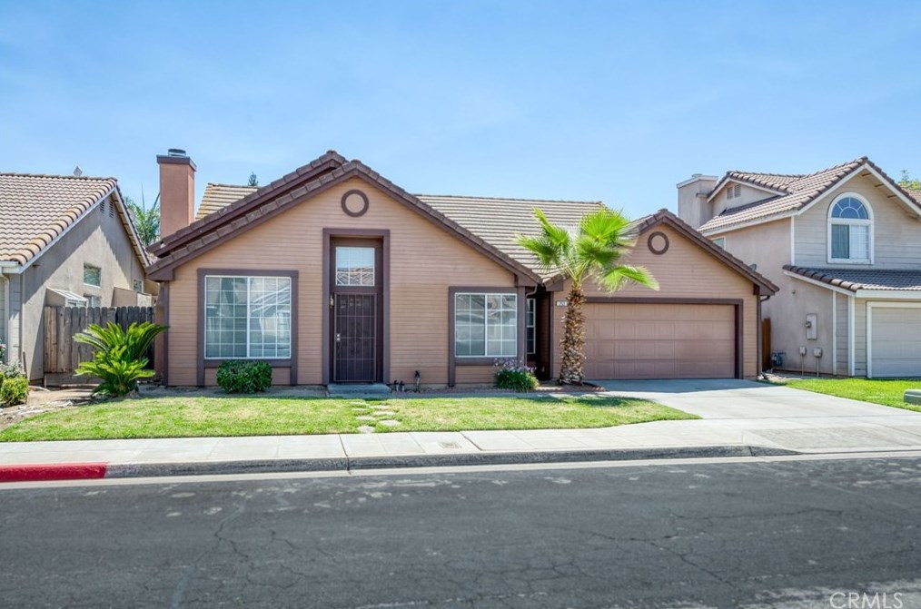 252 W Bedford Ave, Clovis, CA 93611