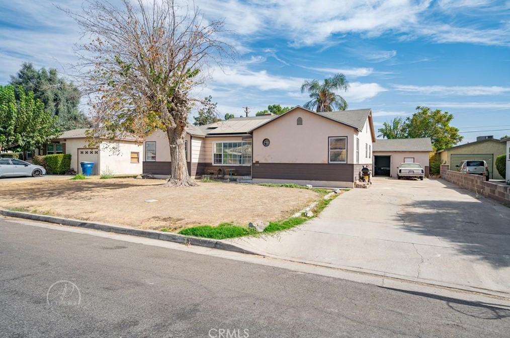 510 Loch Lomond Dr, Bakersfield, CA 93304