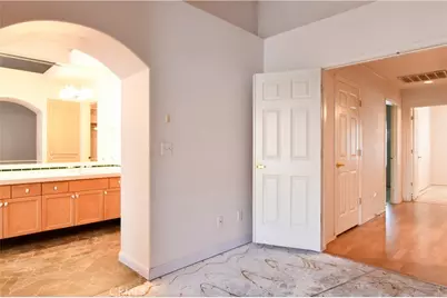 9260 N Green Meadows Lane, Fresno, CA 93720 - Photo 8