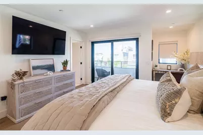 315 E Bay Avenue, Newport Beach, CA 92661 - Photo 12