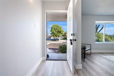 433 N Santa Venetia Street, Los Banos, CA 93635 - Photo 2