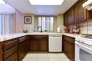2890 Huntington, Fresno, CA 93721 - Photo 10