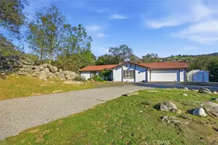 31083 Moccassin Ct, Coarsegold, CA 93614 - Photo 2