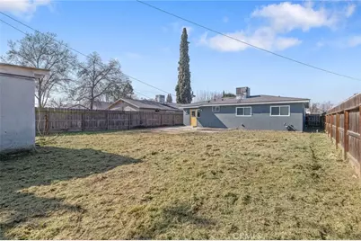 1432 N Locust Street, Visalia, CA 93291 - Photo 32