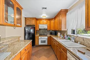 9370 Dorrington, Arleta, CA 91331 - Photo 12