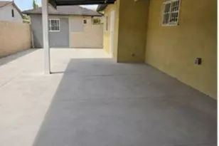 819 E 85th St, Los Angeles, CA 90001 - Photo 14