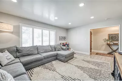 2569 E Los Altos Avenue, Fresno, CA 93710 - Photo 6