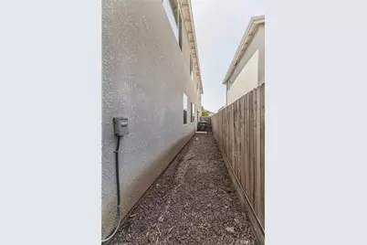 2844 N Vahe, Fresno, CA 93737 - Photo 60