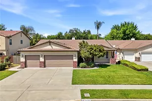 2429 N Oak Grv Ct, Visalia, CA 93291 - Photo 2