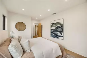 2316 N Parish Pl, Burbank, CA 91504 - Photo 14