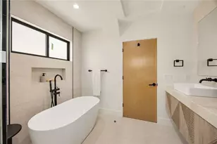 2316 N Parish Pl, Burbank, CA 91504 - Photo 22