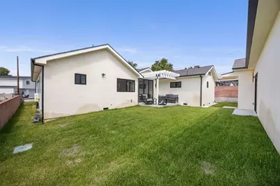 2316 N Parish Place, Burbank, CA 91504 - Photo 34