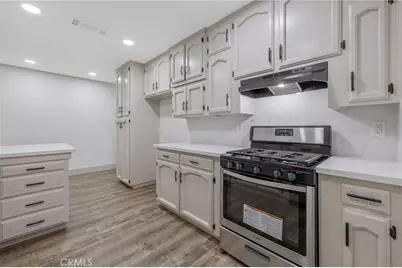 1019 E Laurel Avenue, Visalia, CA 93292 - Photo 22