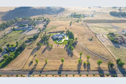 14209 Academy Oaks Ln, Clovis, CA 93619 - Photo 8