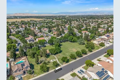 2686 Robinwood, Clovis, CA 93611 - Photo 48