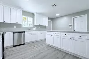 1725 Crowell St, Livingston, CA 95334 - Photo 6
