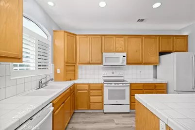 2063 Picadilly Court, Manteca, CA 95336 - Photo 8