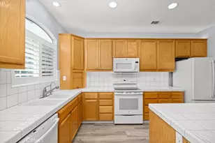 2063 Picadilly Ct, Manteca, CA 95336 - Photo 8
