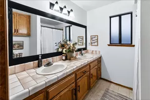 1307 S Arkle St, Visalia, CA 93292 - Photo 18