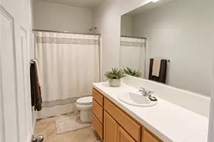 3215 S Meadowbrook St, Visalia, CA 93292 - Photo 10