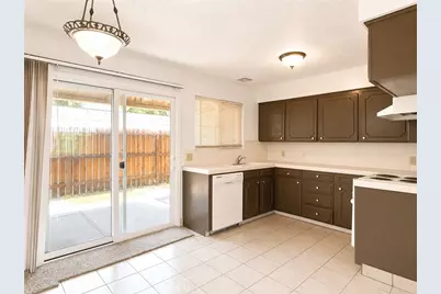 3749 N Fruit #C, Fresno, CA 93705 - Photo 10