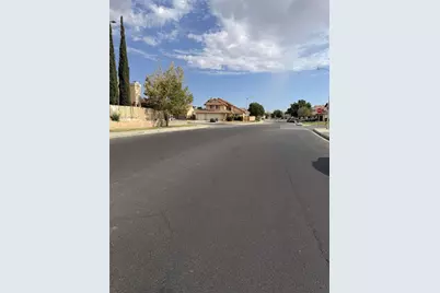43963 Glenraven Road, Lancaster, CA 93535 - Photo 2