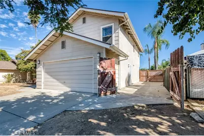 571 W Pat, Clovis, CA 93612 - Photo 2