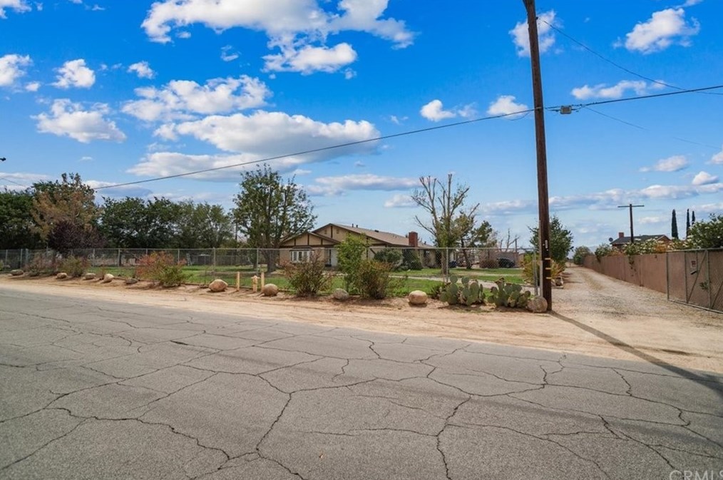 35901 77th E St, Juniper Hills, CA 93543