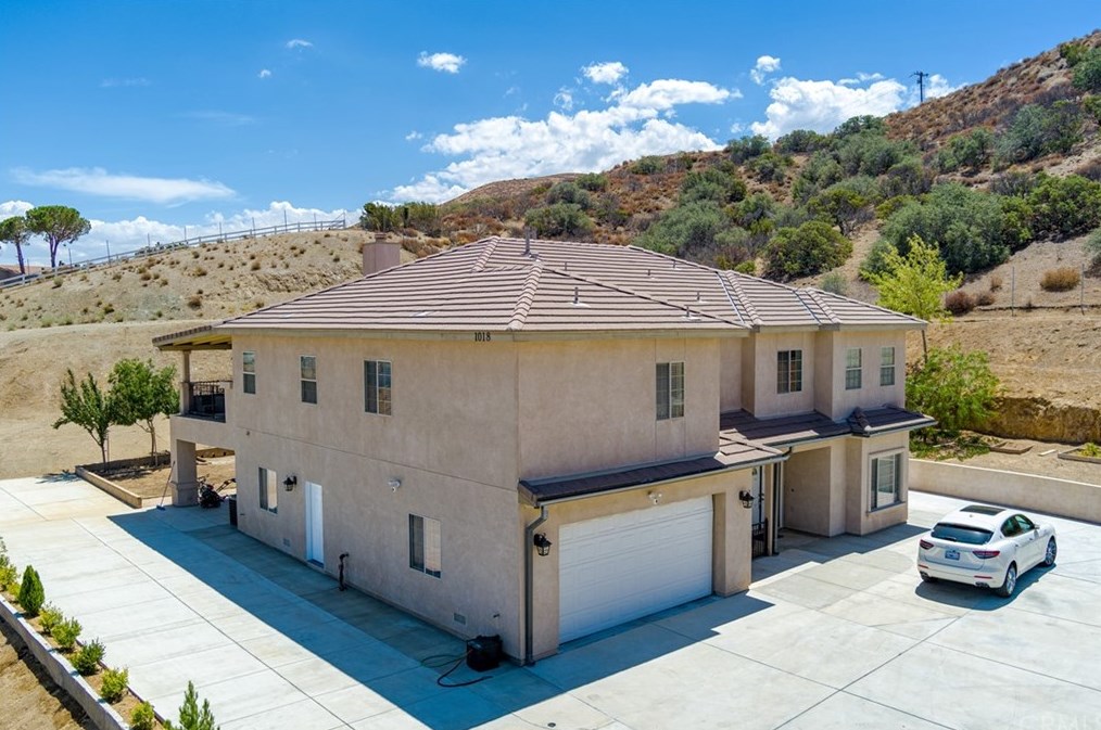 1018 Lakeview Dr, Palmdale, CA 93551-7941