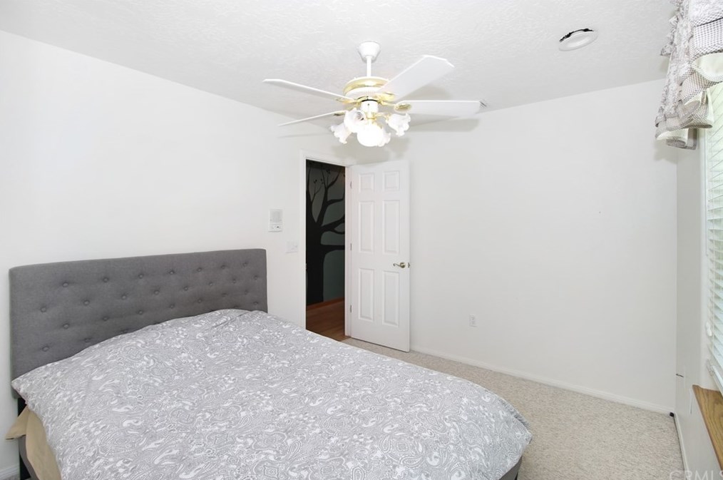 20767 Sunset Dr, Apple Valley CA  92308-5359 exterior