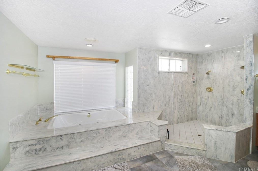 20767 Sunset Dr, Apple Valley CA  92308-5359 exterior