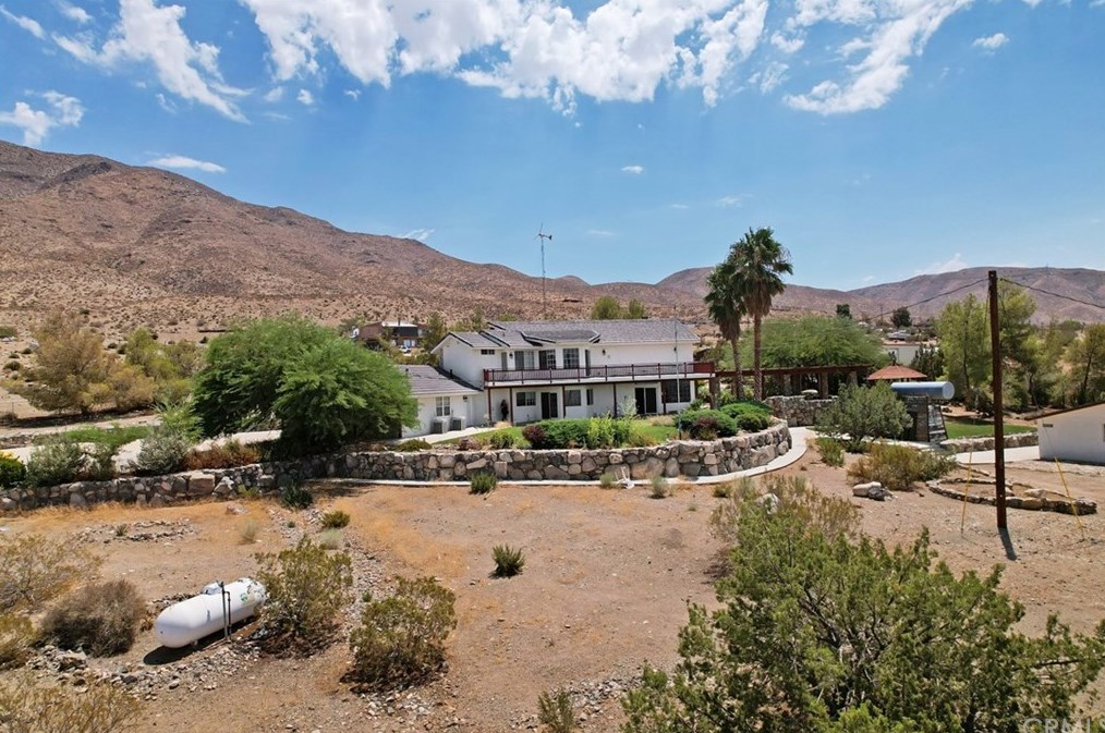 20767 Sunset Dr, Apple Valley CA  92308-5359 exterior