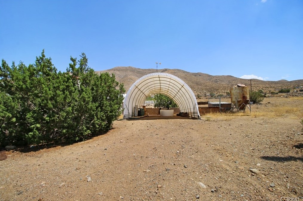 20767 Sunset Dr, Apple Valley CA  92308-5359 exterior