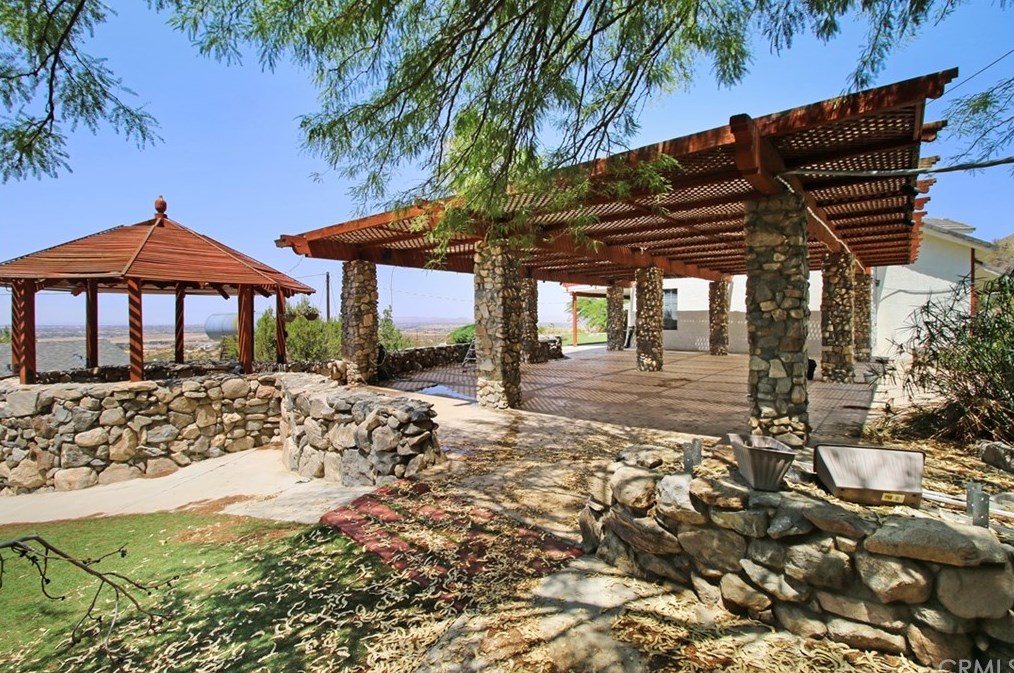 20767 Sunset Dr, Apple Valley CA  92308-5359 exterior